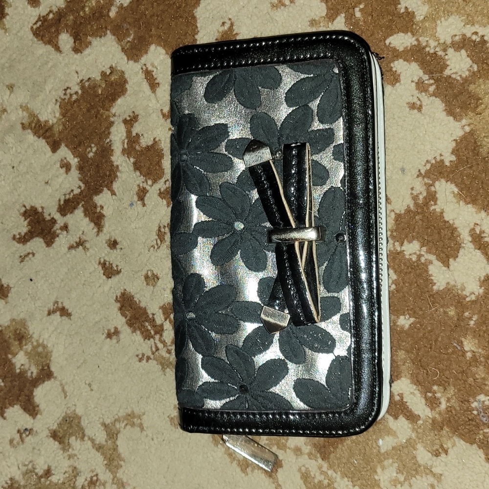 🖤Women's large Nicole Lee wallet. Black and gold. Beautiful & lots of storage🖤